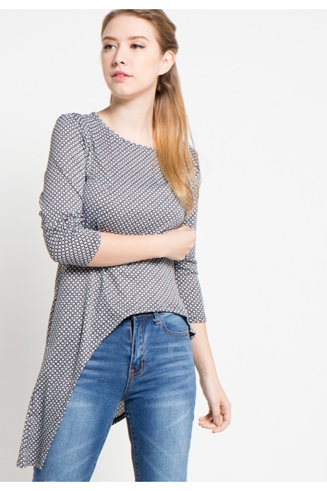 Trudy Knit Top in Black-White Trudy Knit Top in Black-White
