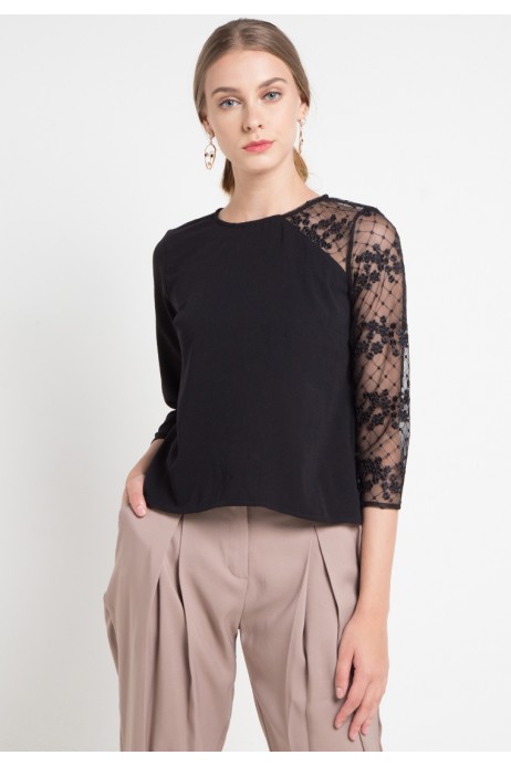 Aira Blouse With Lace In Pink Aira Blouse With Lace In Pink